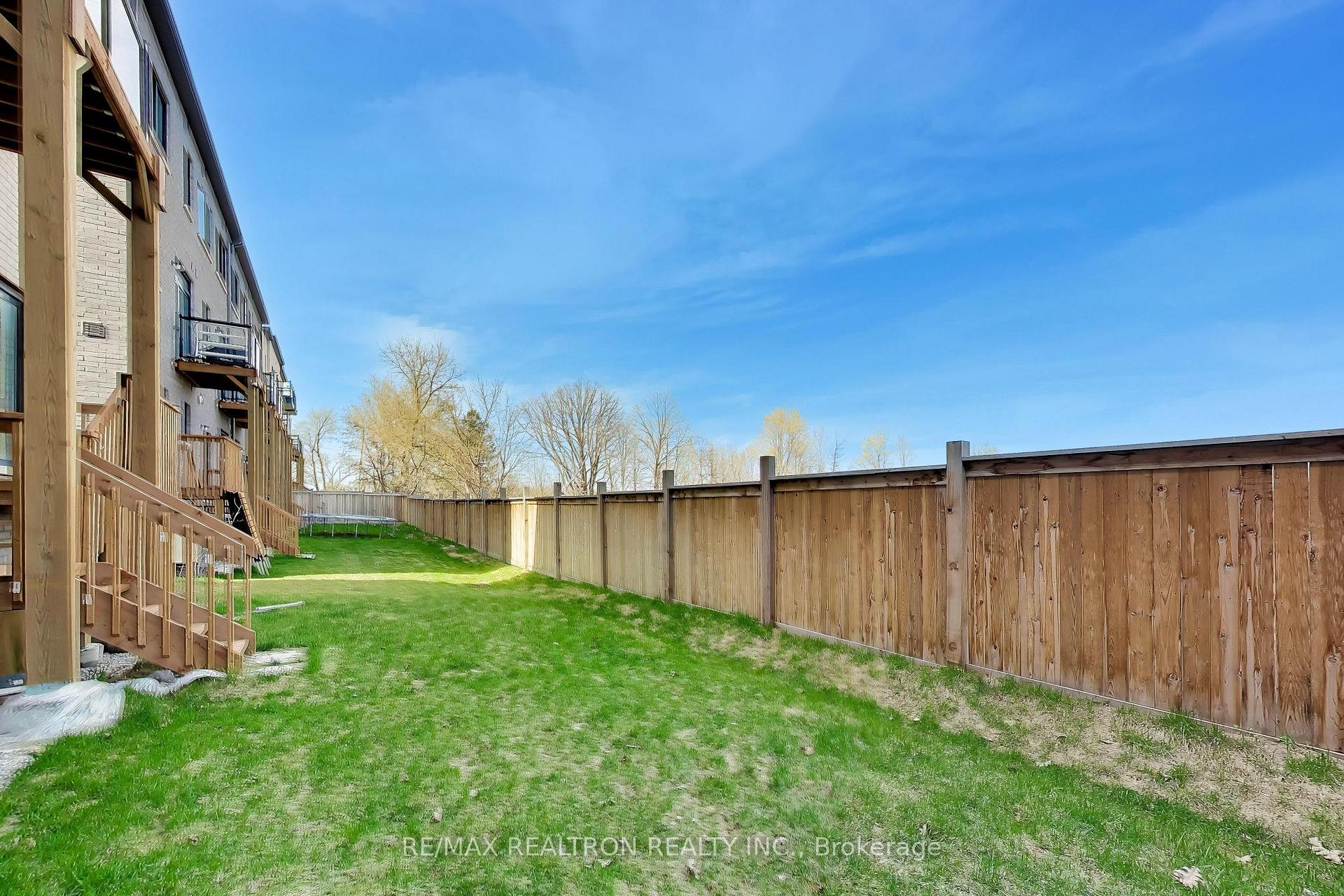 Photo 38 of 11 Inverary Crescent, Vaughan, Elder Mills — HOMEH