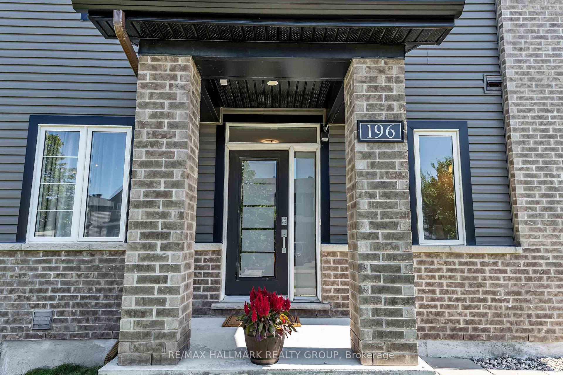 Photo 3 of 196 Bending Way, Ottawa, Barrhaven - Hearts Desire — HOMEH