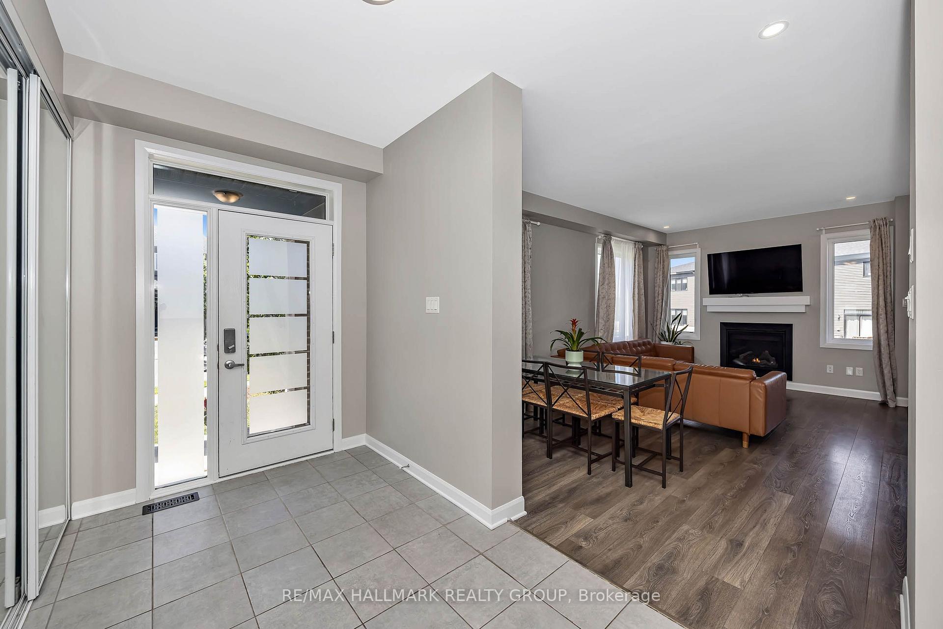 Photo 4 of 196 Bending Way, Ottawa, Barrhaven - Hearts Desire — HOMEH