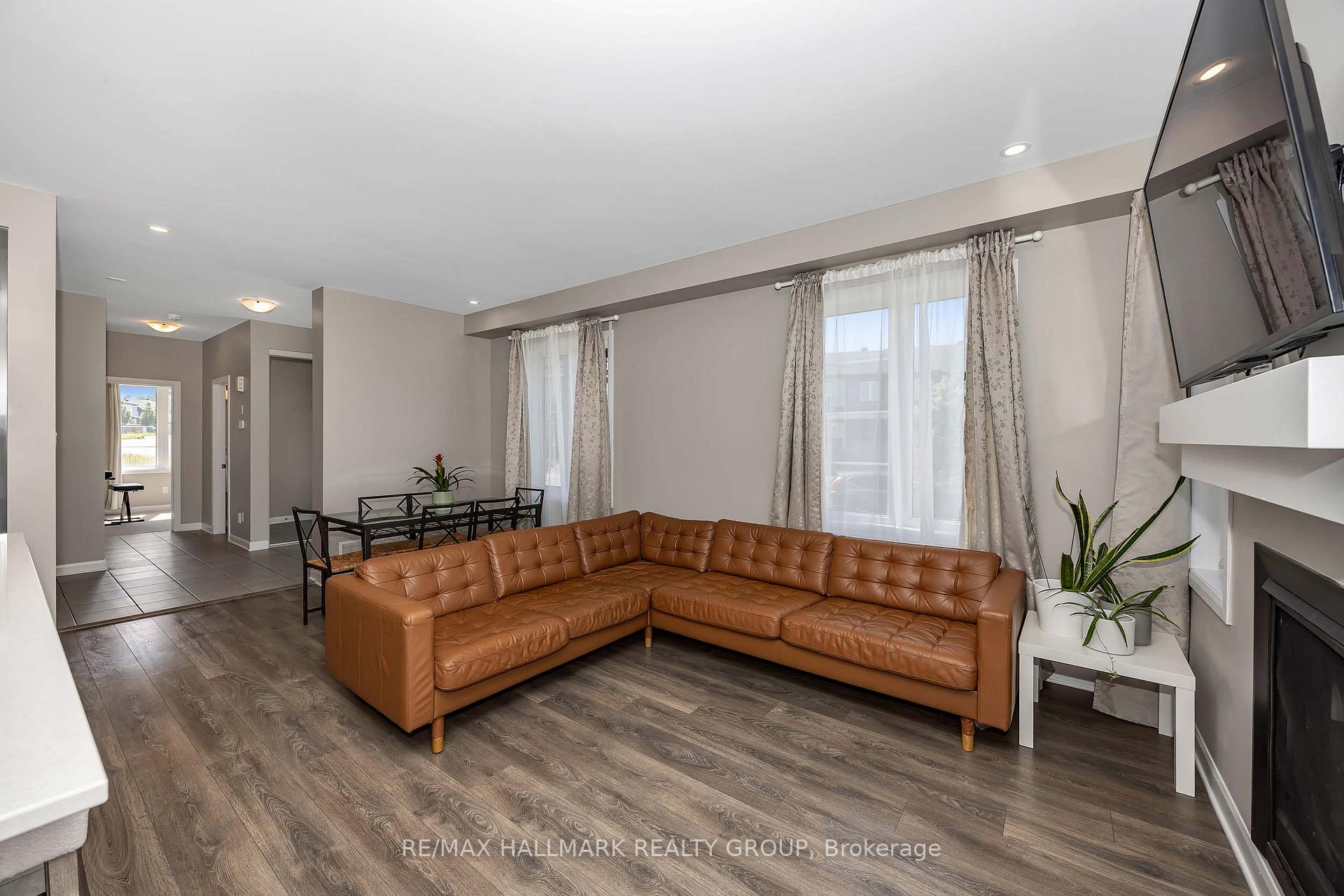 Photo 6 of 196 Bending Way, Ottawa, Barrhaven - Hearts Desire — HOMEH