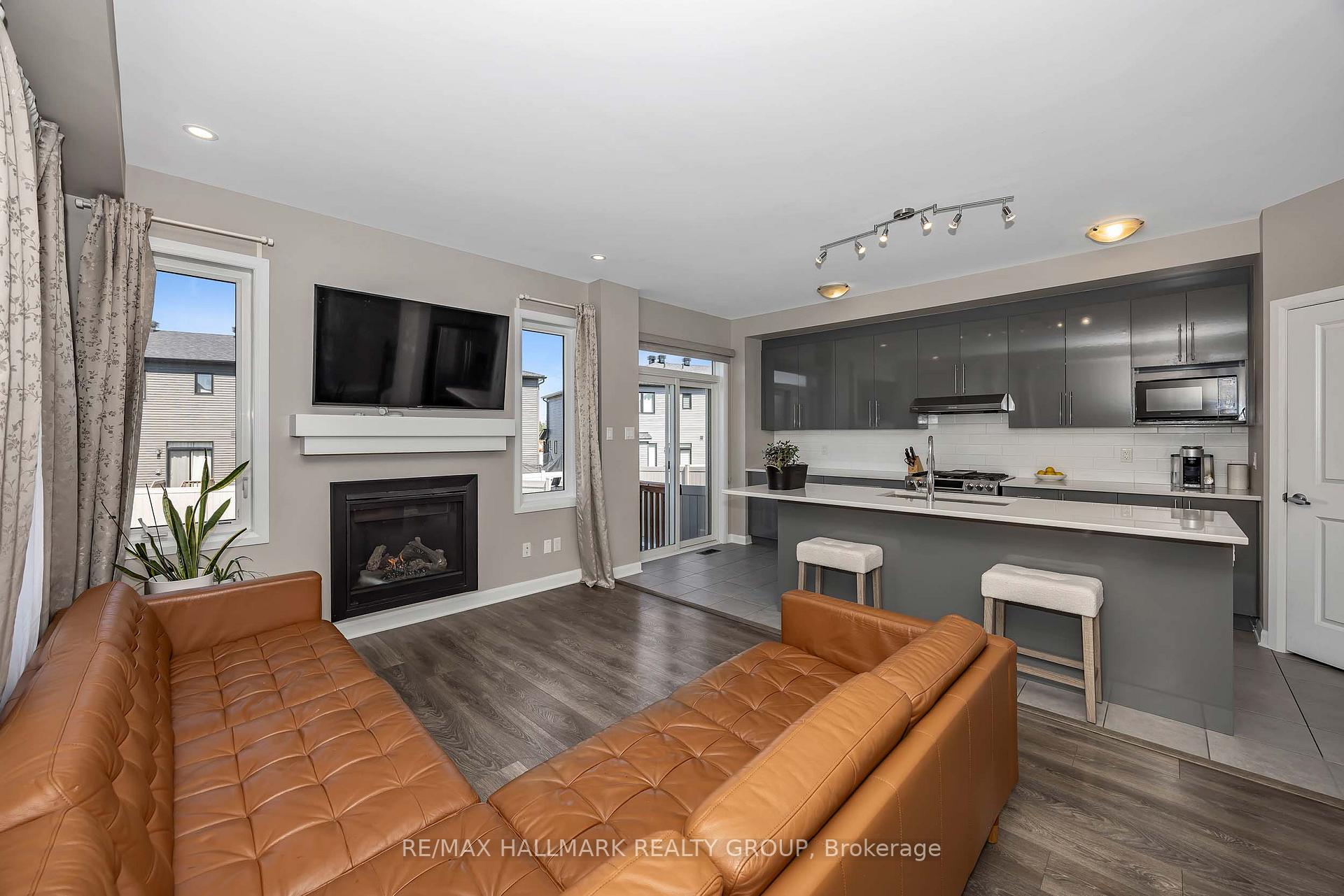 Photo 8 of 196 Bending Way, Ottawa, Barrhaven - Hearts Desire — HOMEH