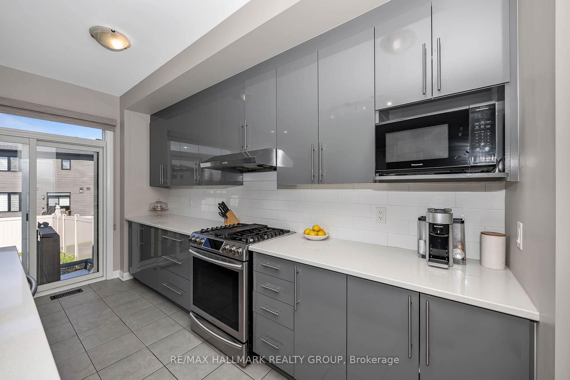 Photo 11 of 196 Bending Way, Ottawa, Barrhaven - Hearts Desire — HOMEH