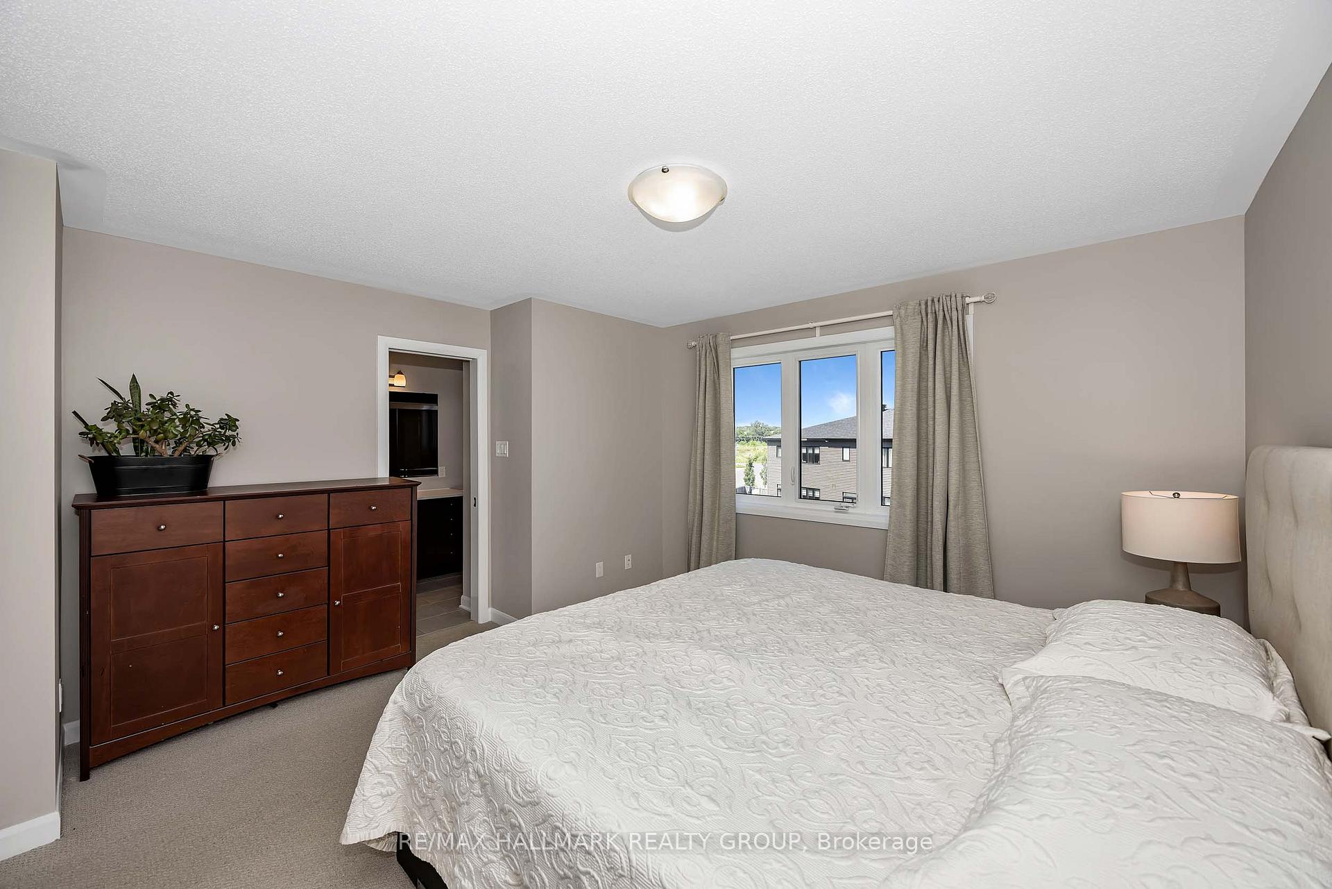 Photo 18 of 196 Bending Way, Ottawa, Barrhaven - Hearts Desire — HOMEH