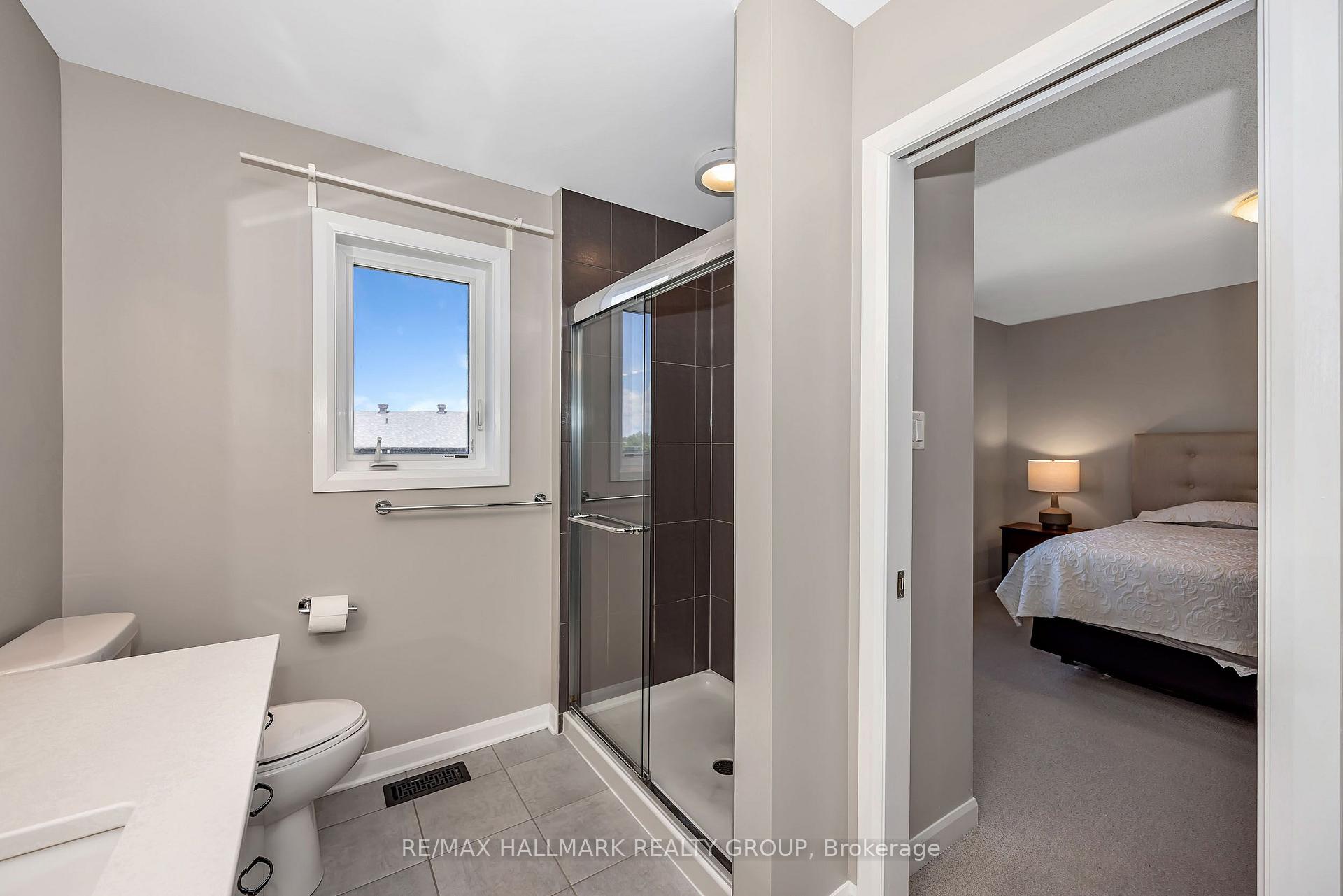 Photo 20 of 196 Bending Way, Ottawa, Barrhaven - Hearts Desire — HOMEH