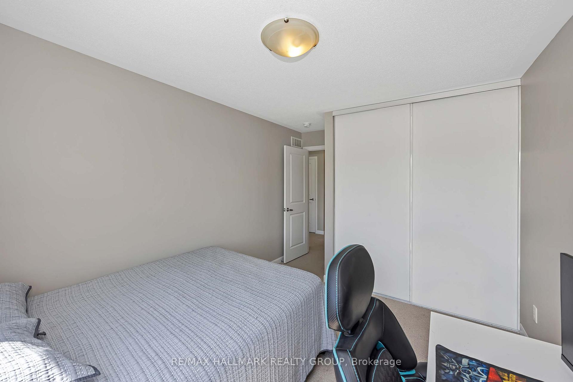 Photo 23 of 196 Bending Way, Ottawa, Barrhaven - Hearts Desire — HOMEH