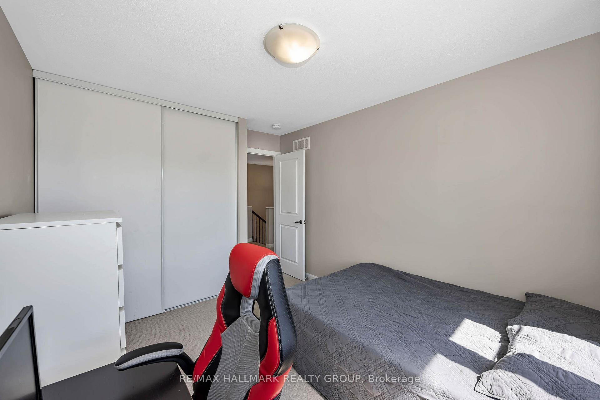 Photo 25 of 196 Bending Way, Ottawa, Barrhaven - Hearts Desire — HOMEH