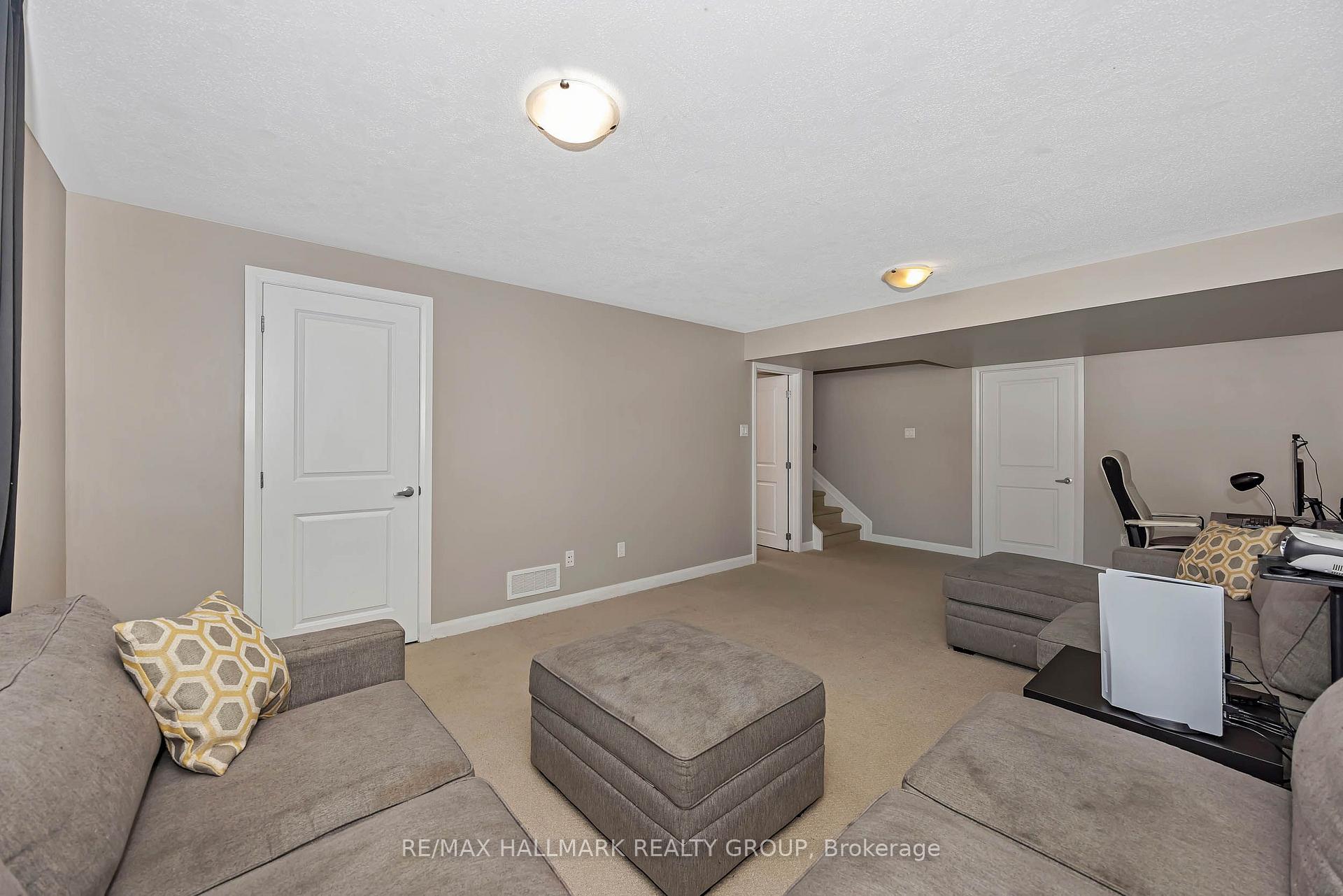 Photo 32 of 196 Bending Way, Ottawa, Barrhaven - Hearts Desire — HOMEH
