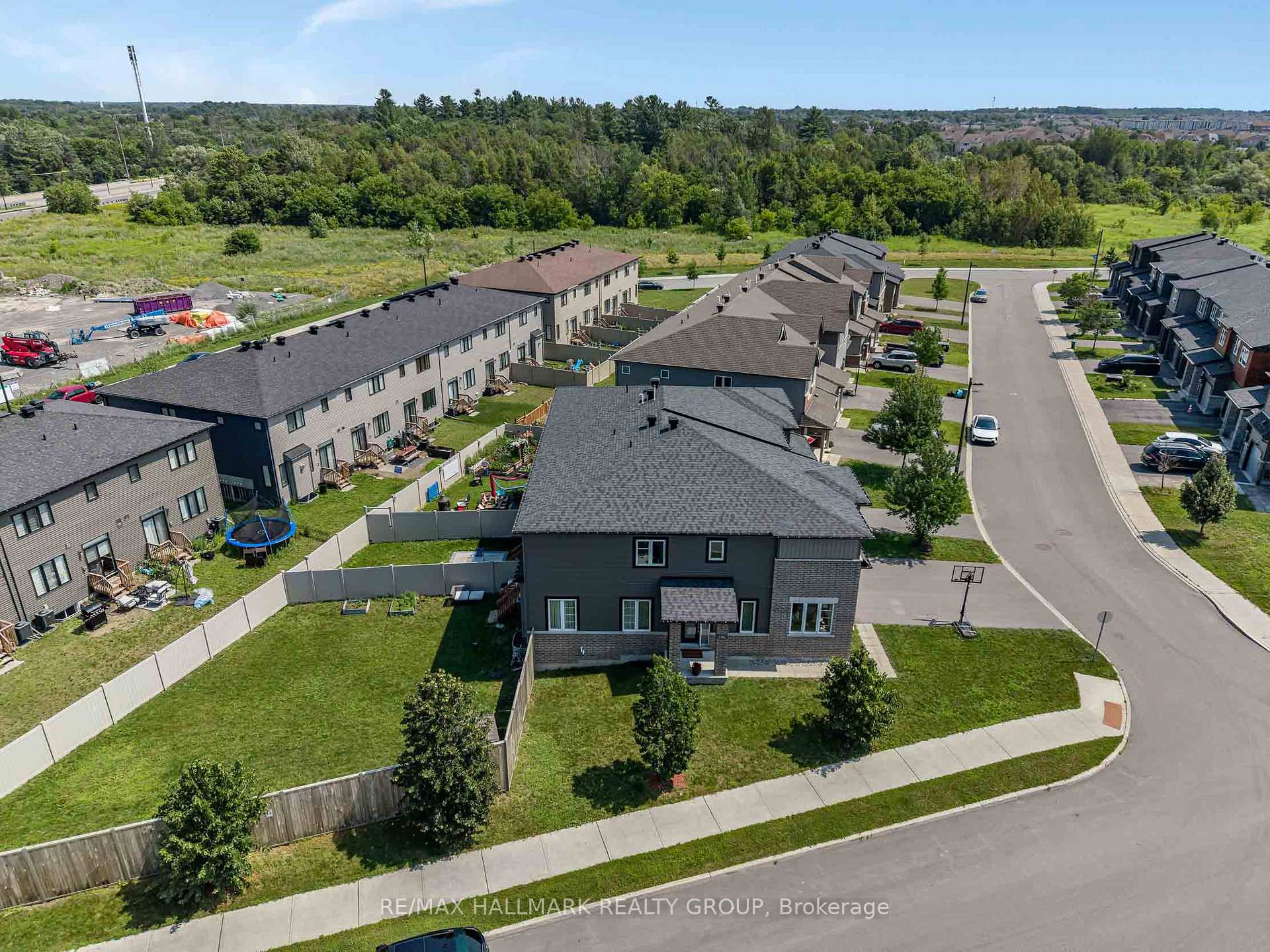 Photo 38 of 196 Bending Way, Ottawa, Barrhaven - Hearts Desire — HOMEH