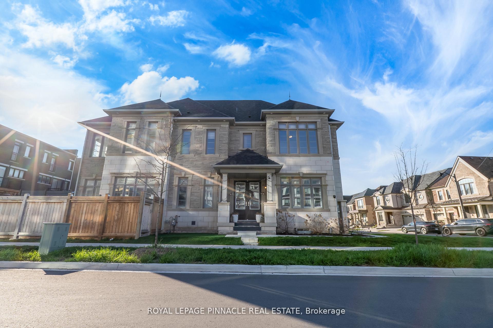 Photo 4 of Unit Upper, 1504 Yellow Rose Circle, Oakville, Glen Abbey — HOMEH