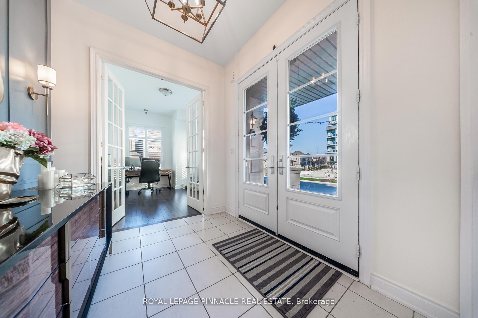 Photo 6 of Unit Upper, 1504 Yellow Rose Circle, Oakville, Glen Abbey — HOMEH