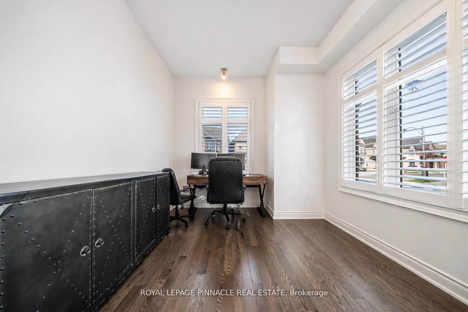 Photo 8 of Unit Upper, 1504 Yellow Rose Circle, Oakville, Glen Abbey — HOMEH