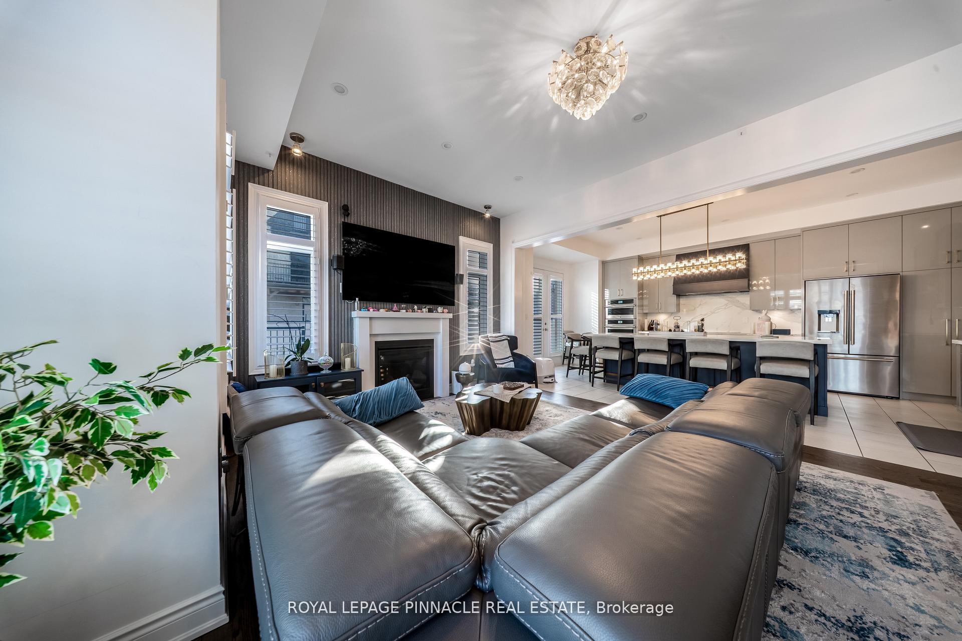 Photo 10 of Unit Upper, 1504 Yellow Rose Circle, Oakville, Glen Abbey — HOMEH