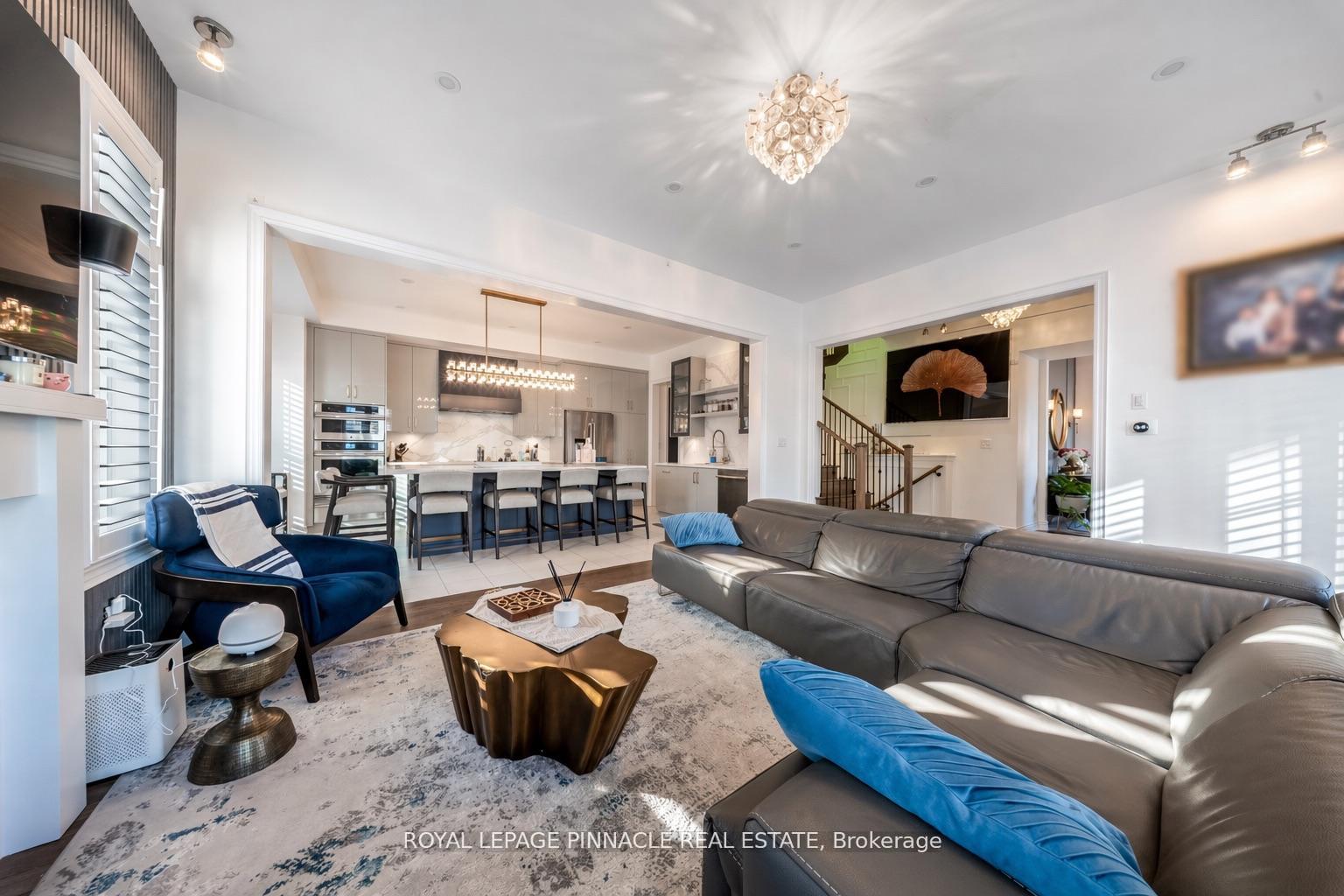 Photo 13 of Unit Upper, 1504 Yellow Rose Circle, Oakville, Glen Abbey — HOMEH