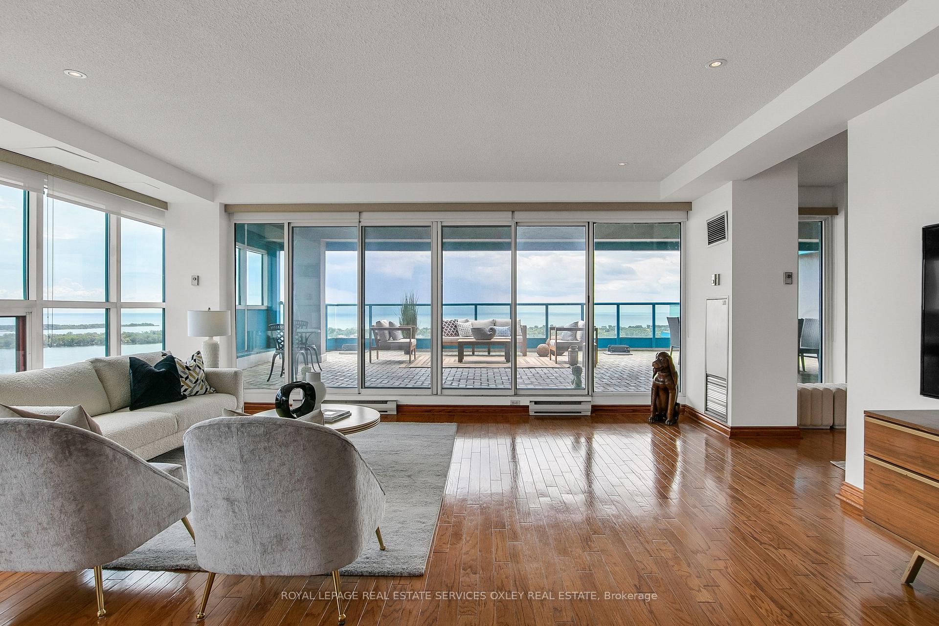 Photo 4 of Unit PH04, 99 Harbour Square, Toronto, Waterfront Communities — HOMEH