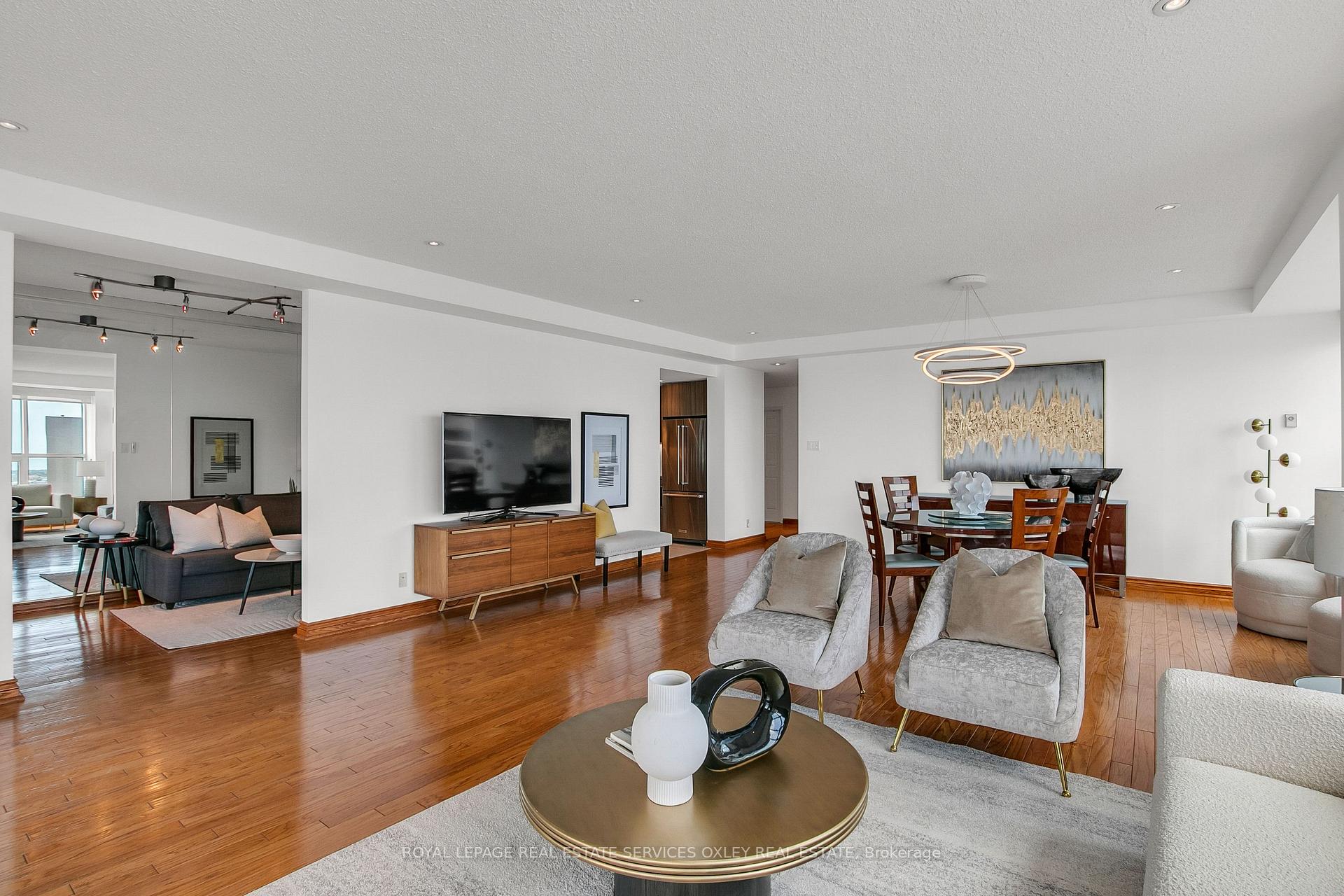 Photo 6 of Unit PH04, 99 Harbour Square, Toronto, Waterfront Communities — HOMEH