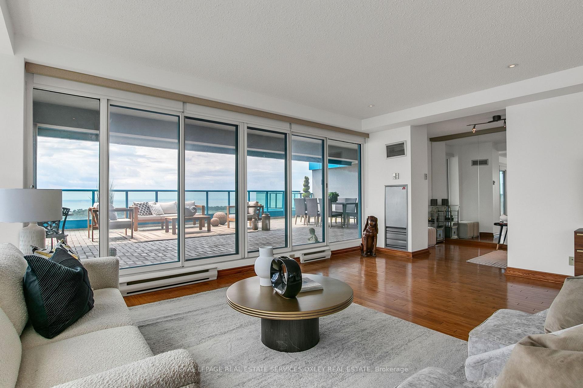 Photo 7 of Unit PH04, 99 Harbour Square, Toronto, Waterfront Communities — HOMEH