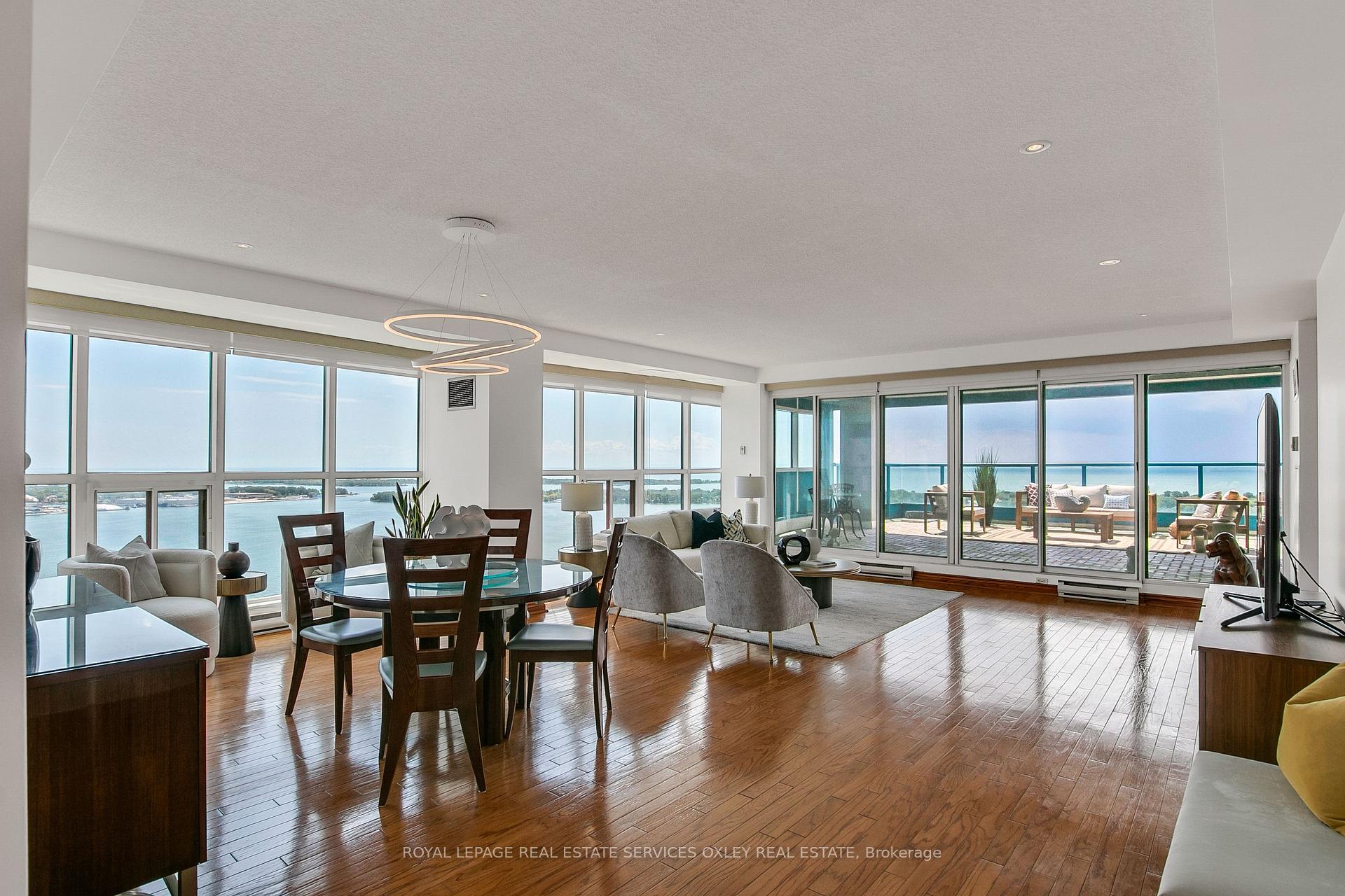 Photo 8 of Unit PH04, 99 Harbour Square, Toronto, Waterfront Communities — HOMEH