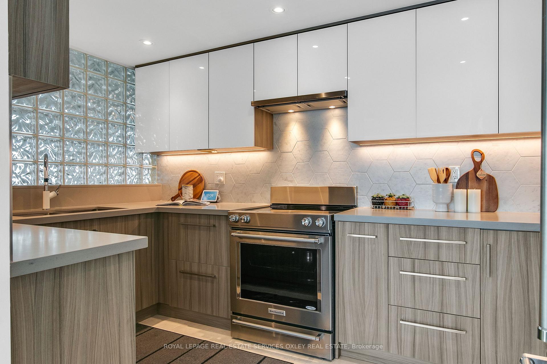 Photo 11 of Unit PH04, 99 Harbour Square, Toronto, Waterfront Communities — HOMEH