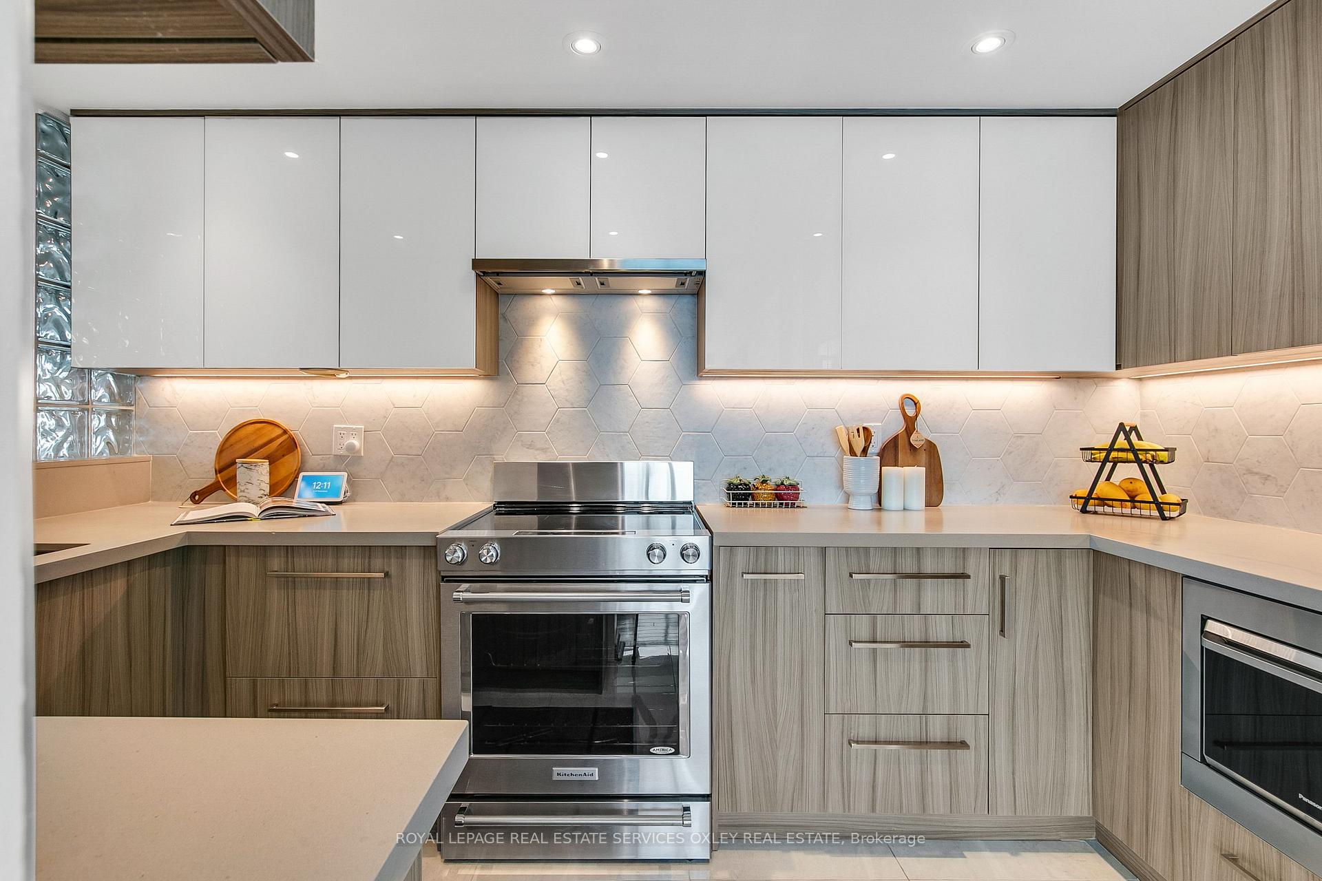 Photo 14 of Unit PH04, 99 Harbour Square, Toronto, Waterfront Communities — HOMEH