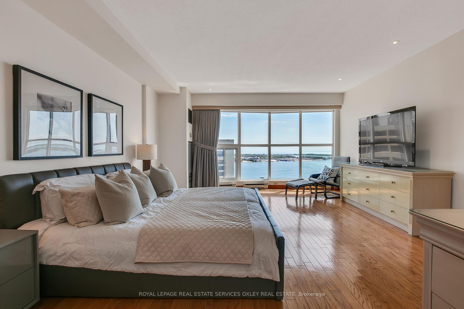 Photo 18 of Unit PH04, 99 Harbour Square, Toronto, Waterfront Communities — HOMEH