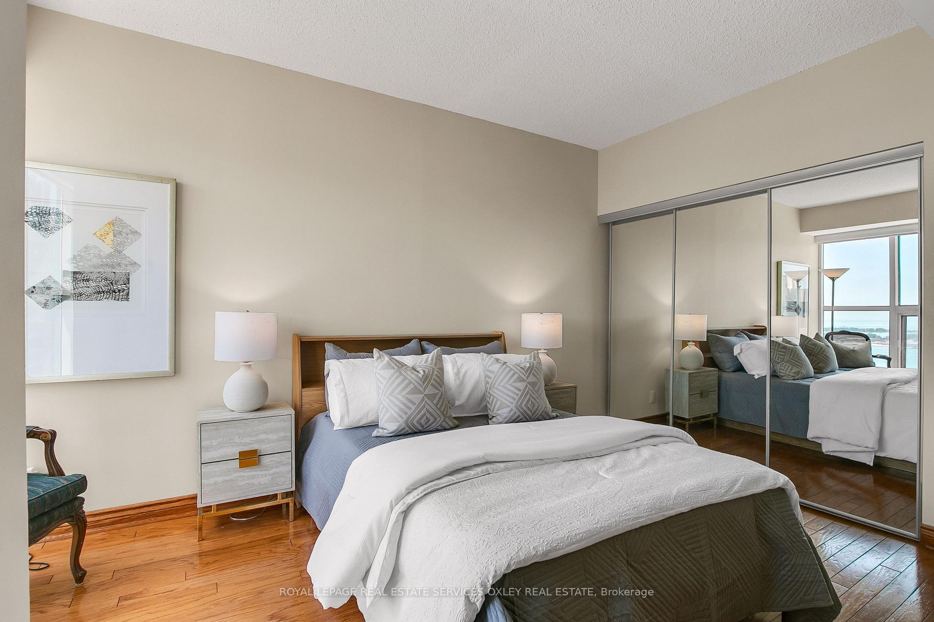 Photo 22 of Unit PH04, 99 Harbour Square, Toronto, Waterfront Communities — HOMEH