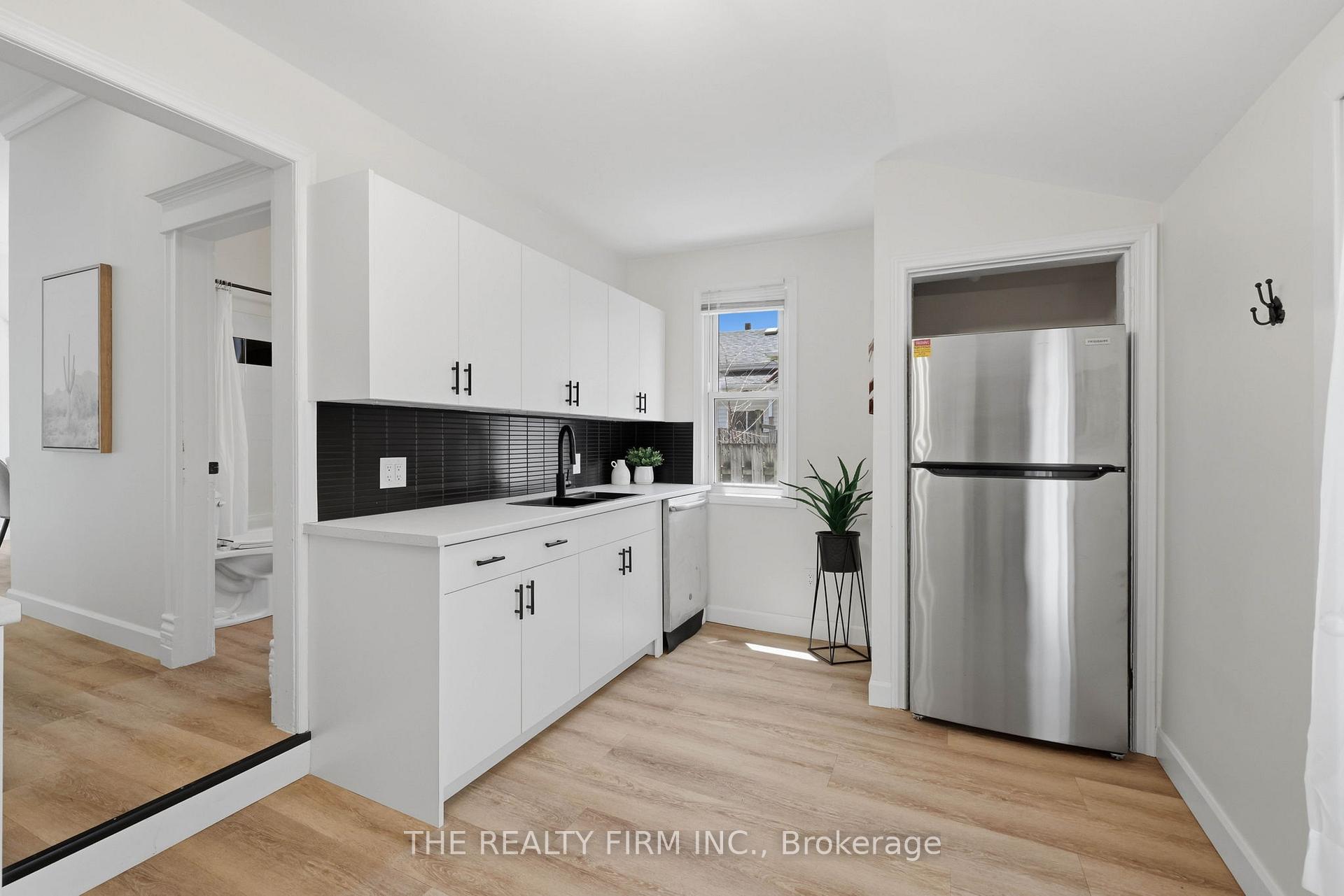 Photo 17 of 1068 Margaret Street, London, East M — HOMEH