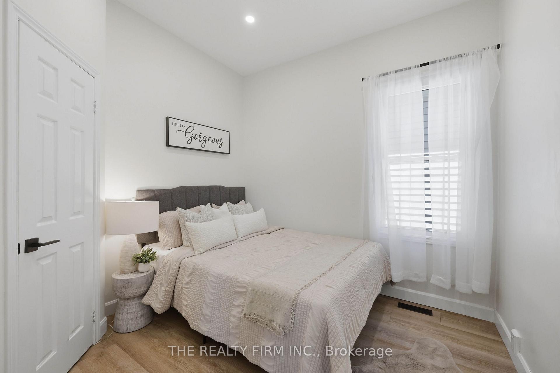 Photo 19 of 1068 Margaret Street, London, East M — HOMEH