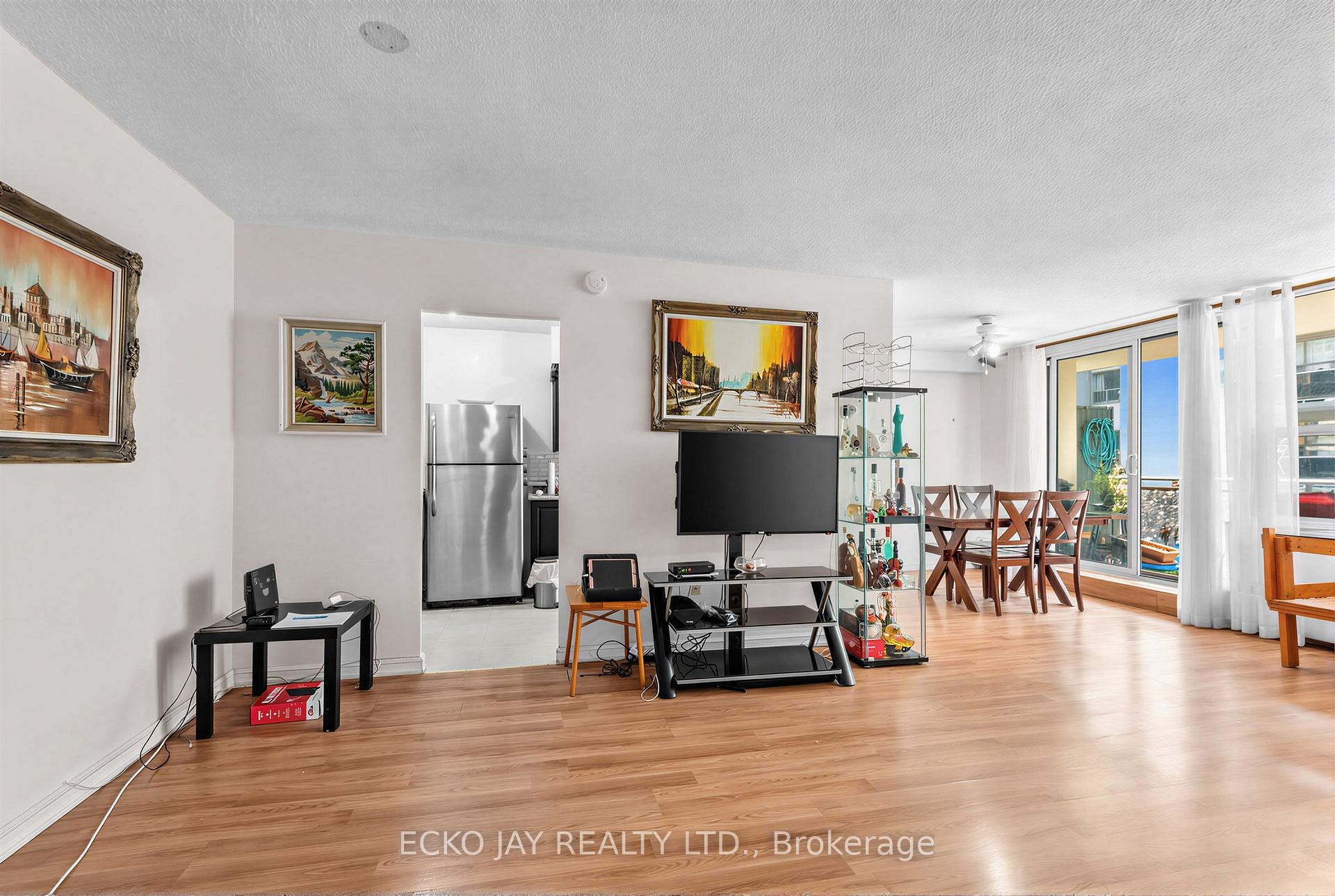 Photo 3 of Unit 406, 180 Dudley Avenue, Markham, Thornhill — HOMEH