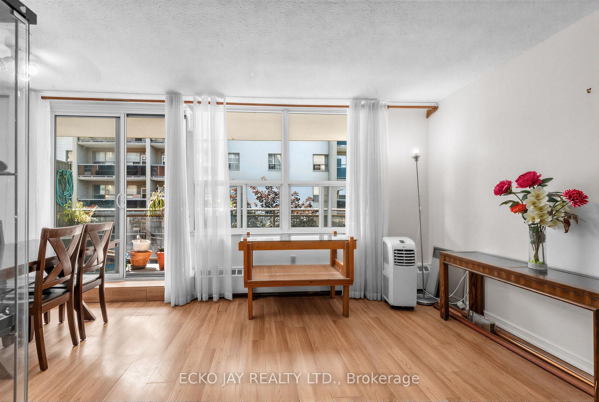 Photo 4 of Unit 406, 180 Dudley Avenue, Markham, Thornhill — HOMEH