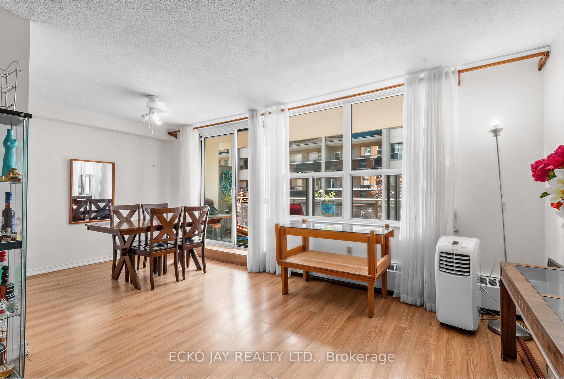 Photo 5 of Unit 406, 180 Dudley Avenue, Markham, Thornhill — HOMEH