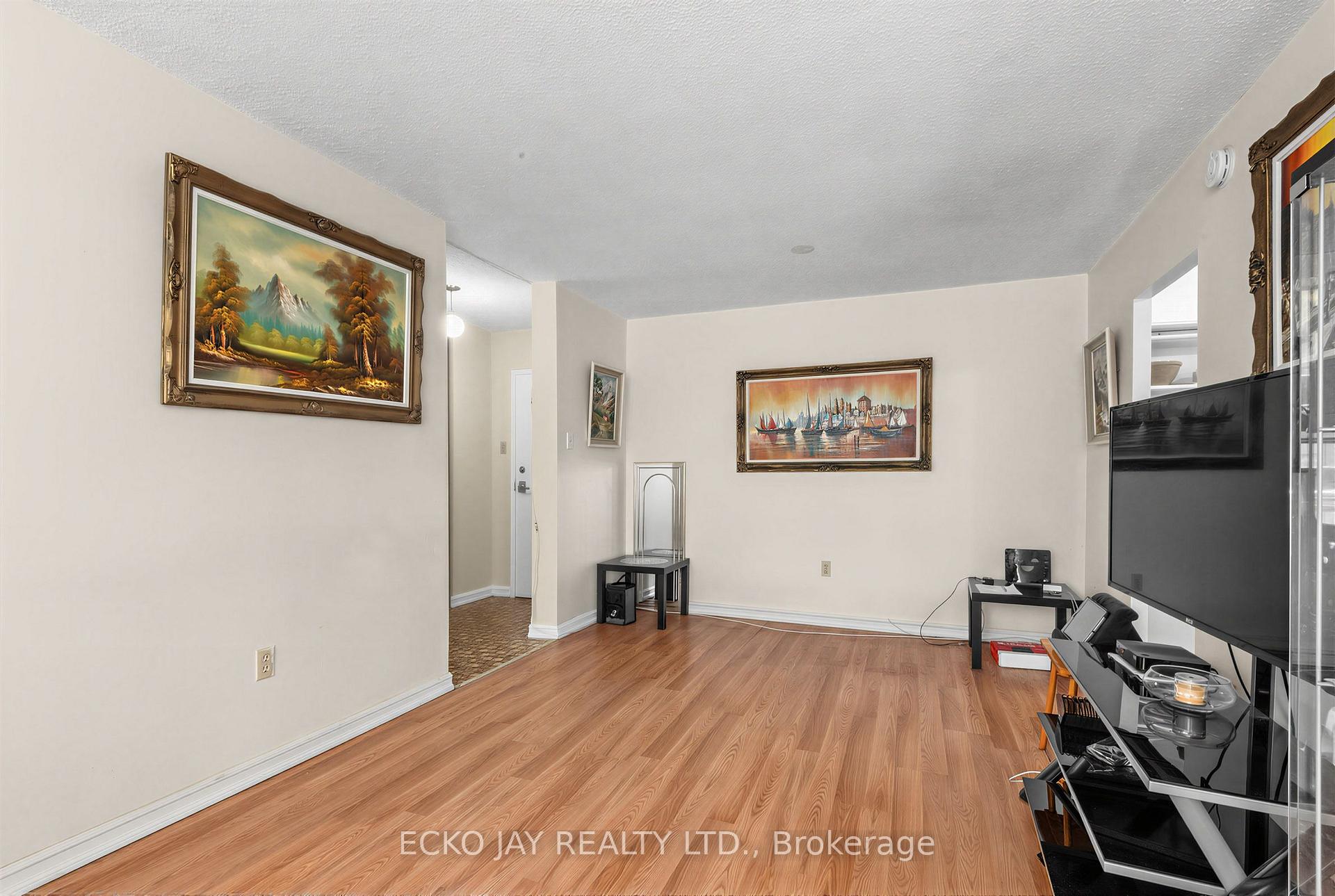 Photo 6 of Unit 406, 180 Dudley Avenue, Markham, Thornhill — HOMEH