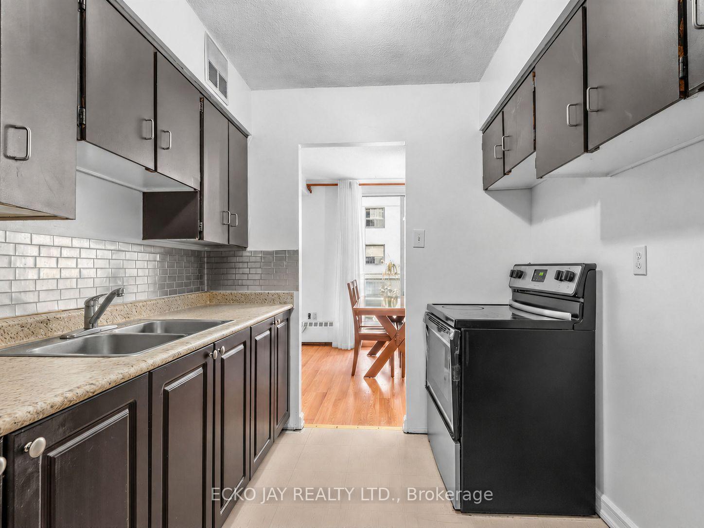 Photo 9 of Unit 406, 180 Dudley Avenue, Markham, Thornhill — HOMEH