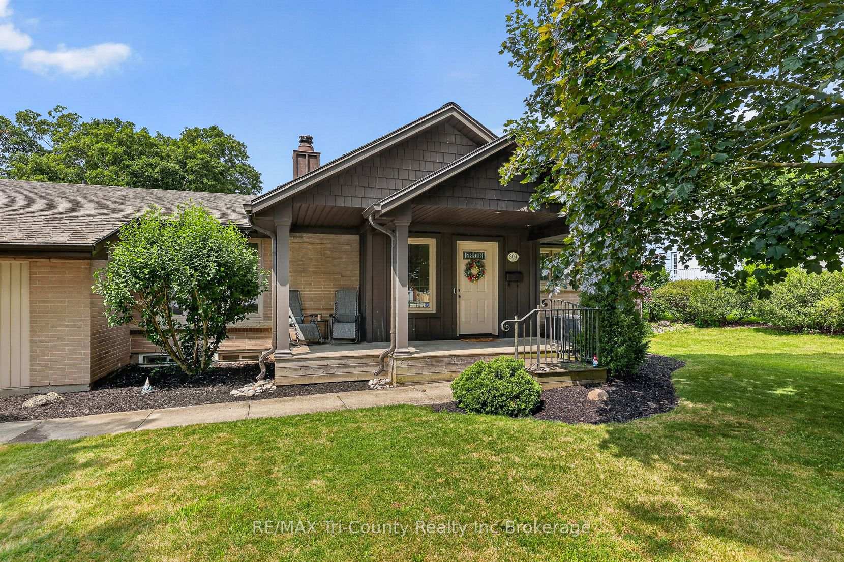 Photo 2 of 309 Quarterline Road, Tillsonburg — HOMEH