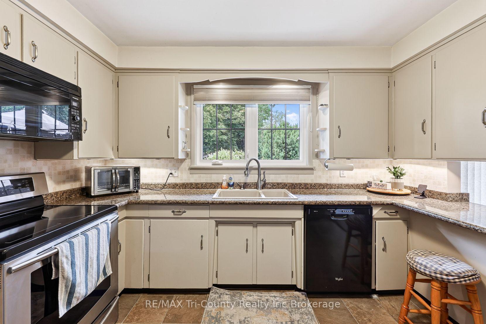 Photo 24 of 309 Quarterline Road, Tillsonburg — HOMEH