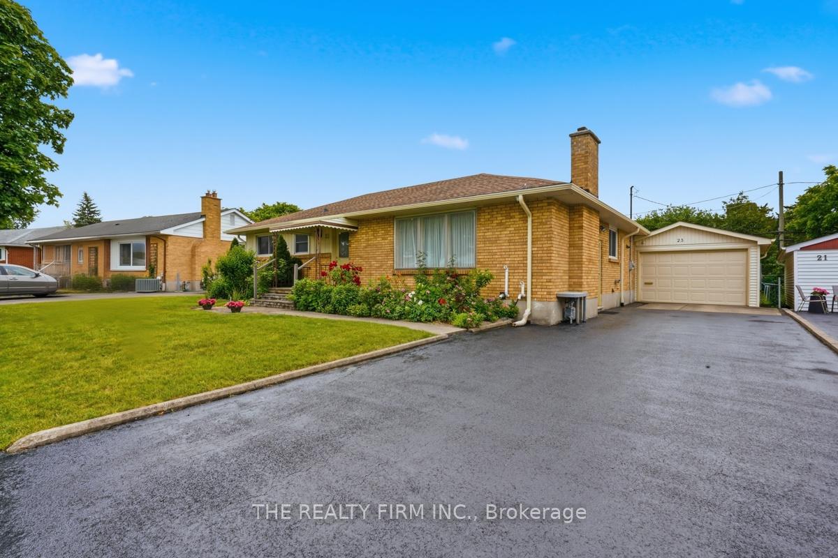 Photo 3 of 23 Frontenac Road, London, South T — HOMEH