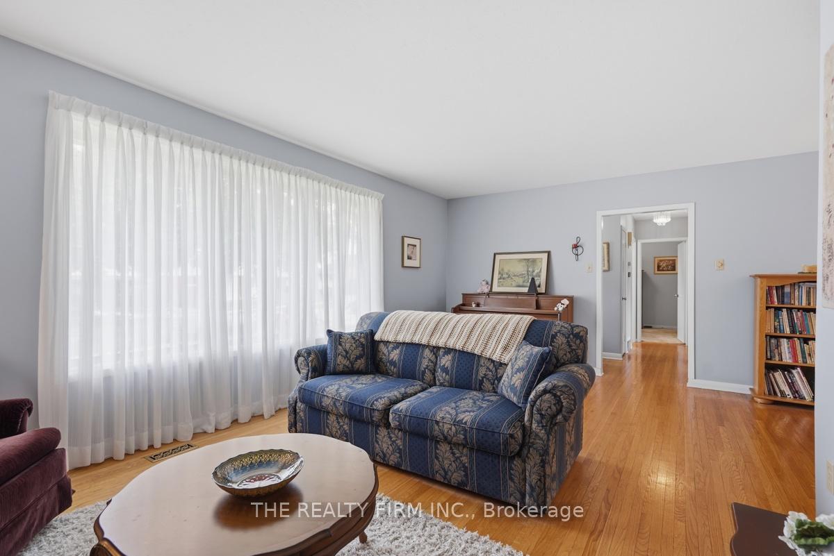 Photo 8 of 23 Frontenac Road, London, South T — HOMEH