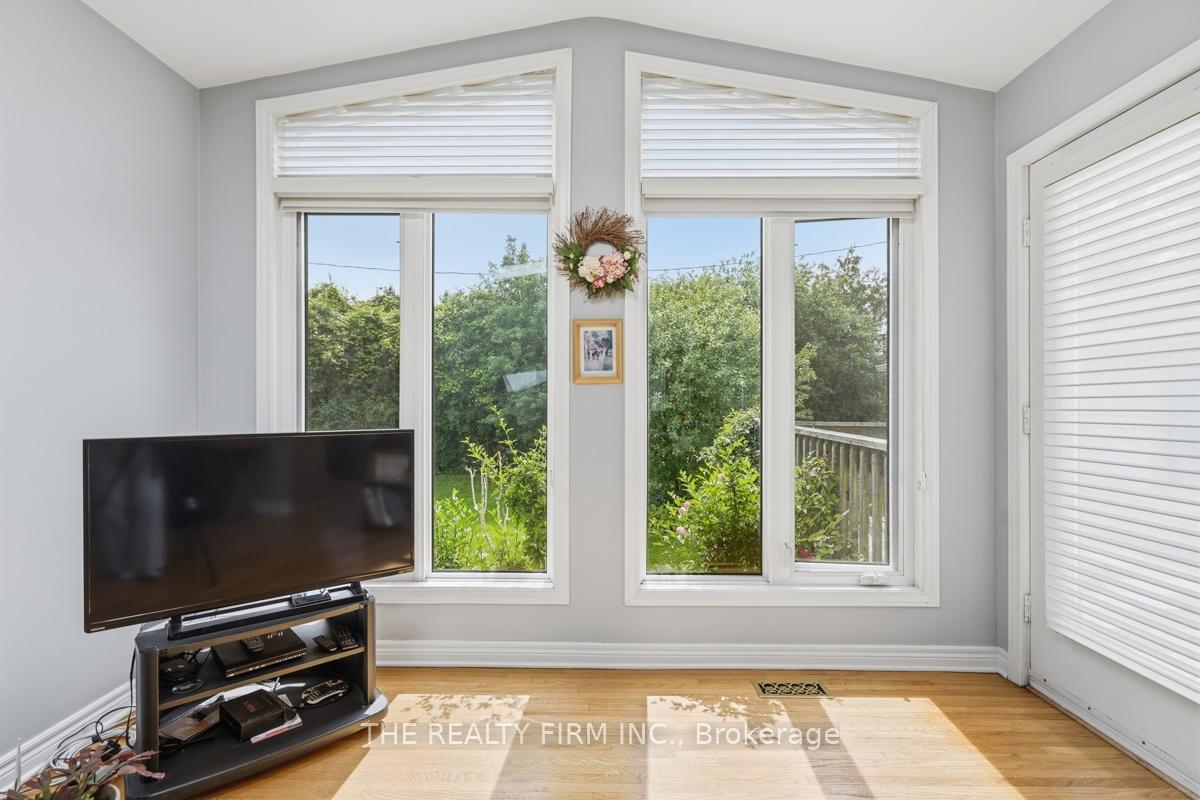 Photo 14 of 23 Frontenac Road, London, South T — HOMEH