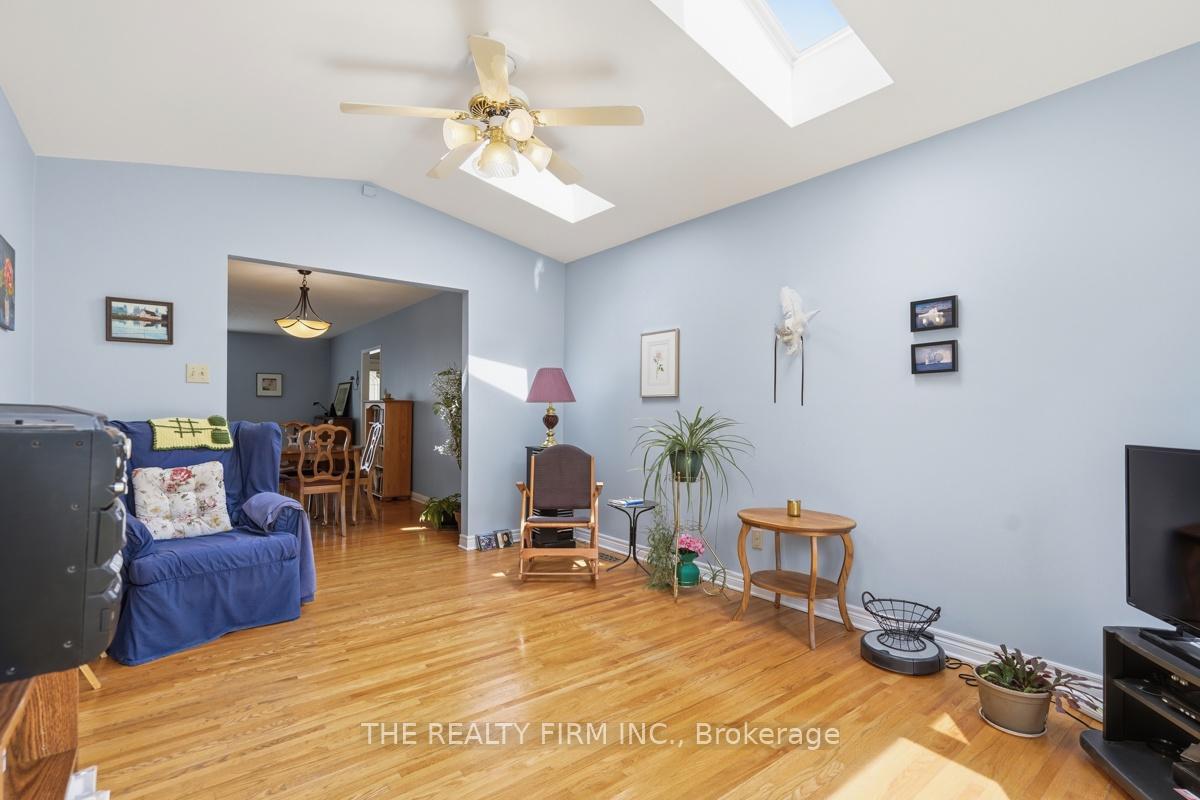 Photo 15 of 23 Frontenac Road, London, South T — HOMEH