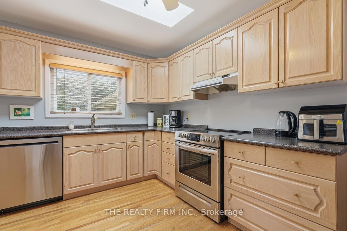 Photo 17 of 23 Frontenac Road, London, South T — HOMEH