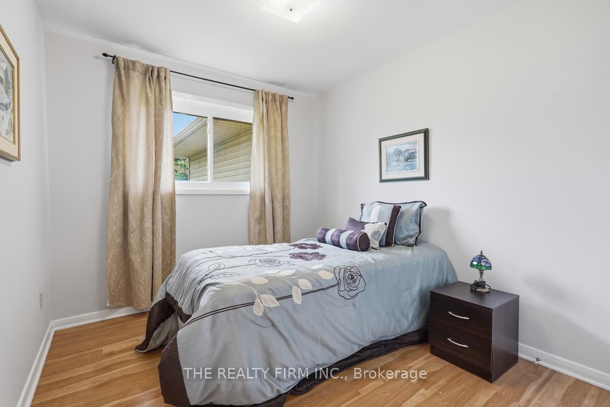 Photo 23 of 23 Frontenac Road, London, South T — HOMEH
