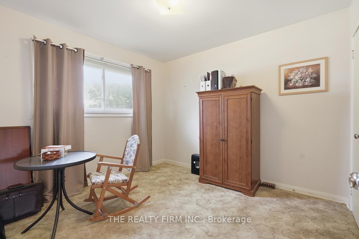 Photo 25 of 23 Frontenac Road, London, South T — HOMEH