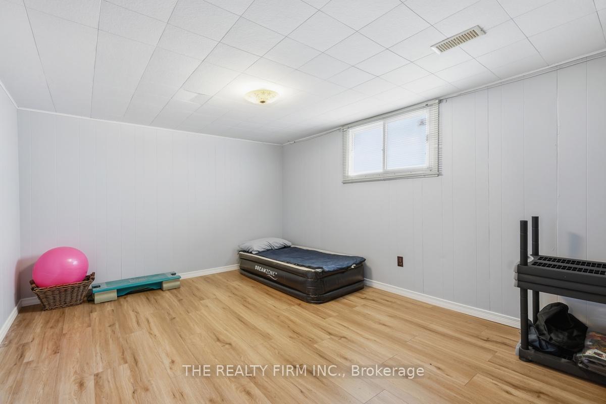 Photo 29 of 23 Frontenac Road, London, South T — HOMEH