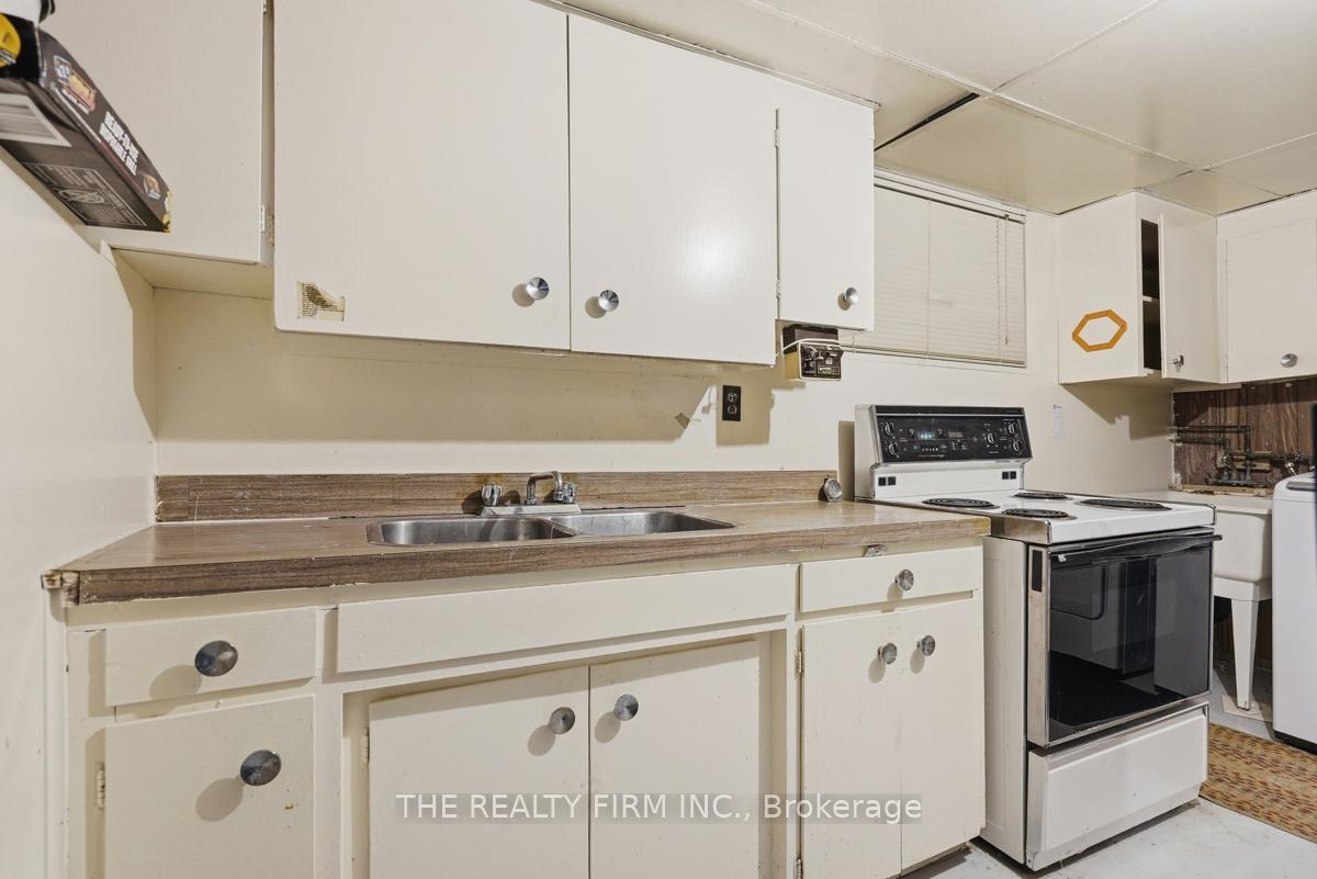 Photo 33 of 23 Frontenac Road, London, South T — HOMEH