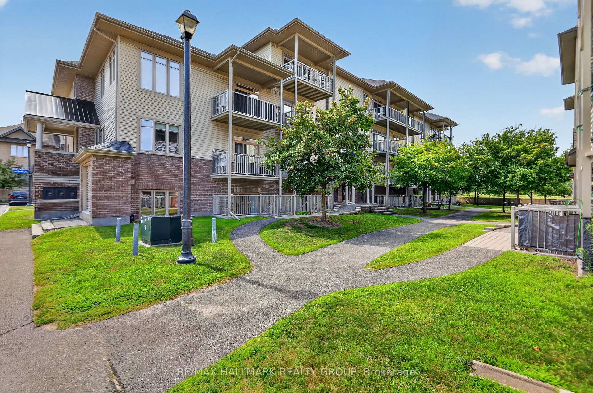Photo 32 of Unit A, 53 Tayside Private, Ottawa, Barrhaven - Longfields — HOMEH