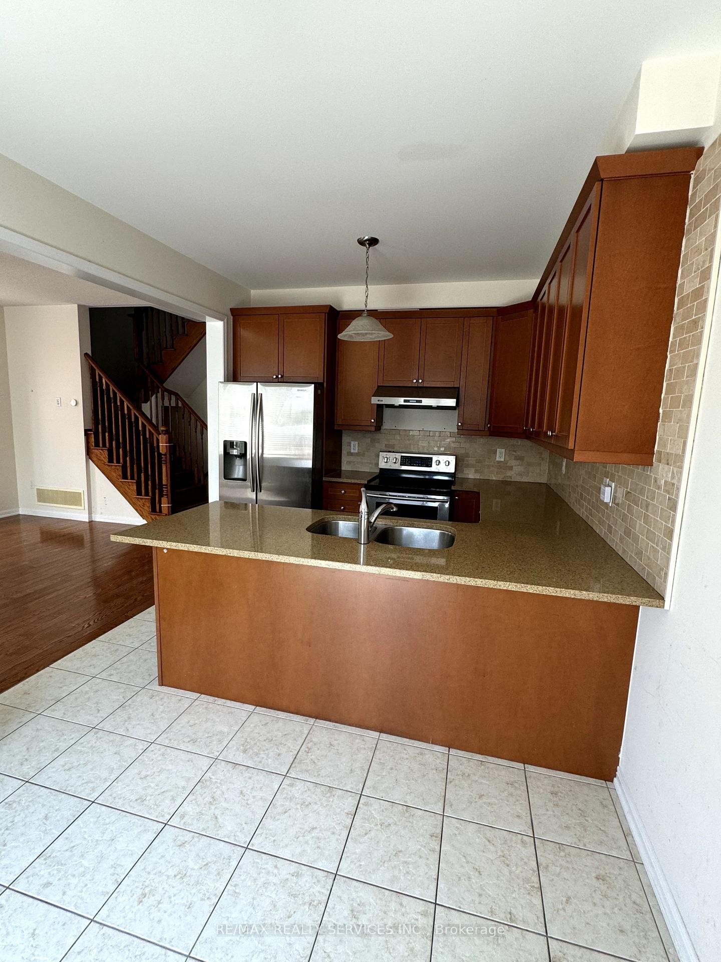 Photo 2 of 30 Arkwright Drive, Brampton, Northwest Brampton — HOMEH