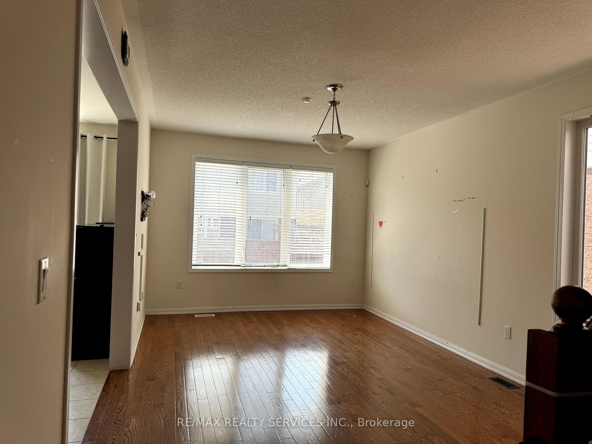 Photo 3 of 30 Arkwright Drive, Brampton, Northwest Brampton — HOMEH