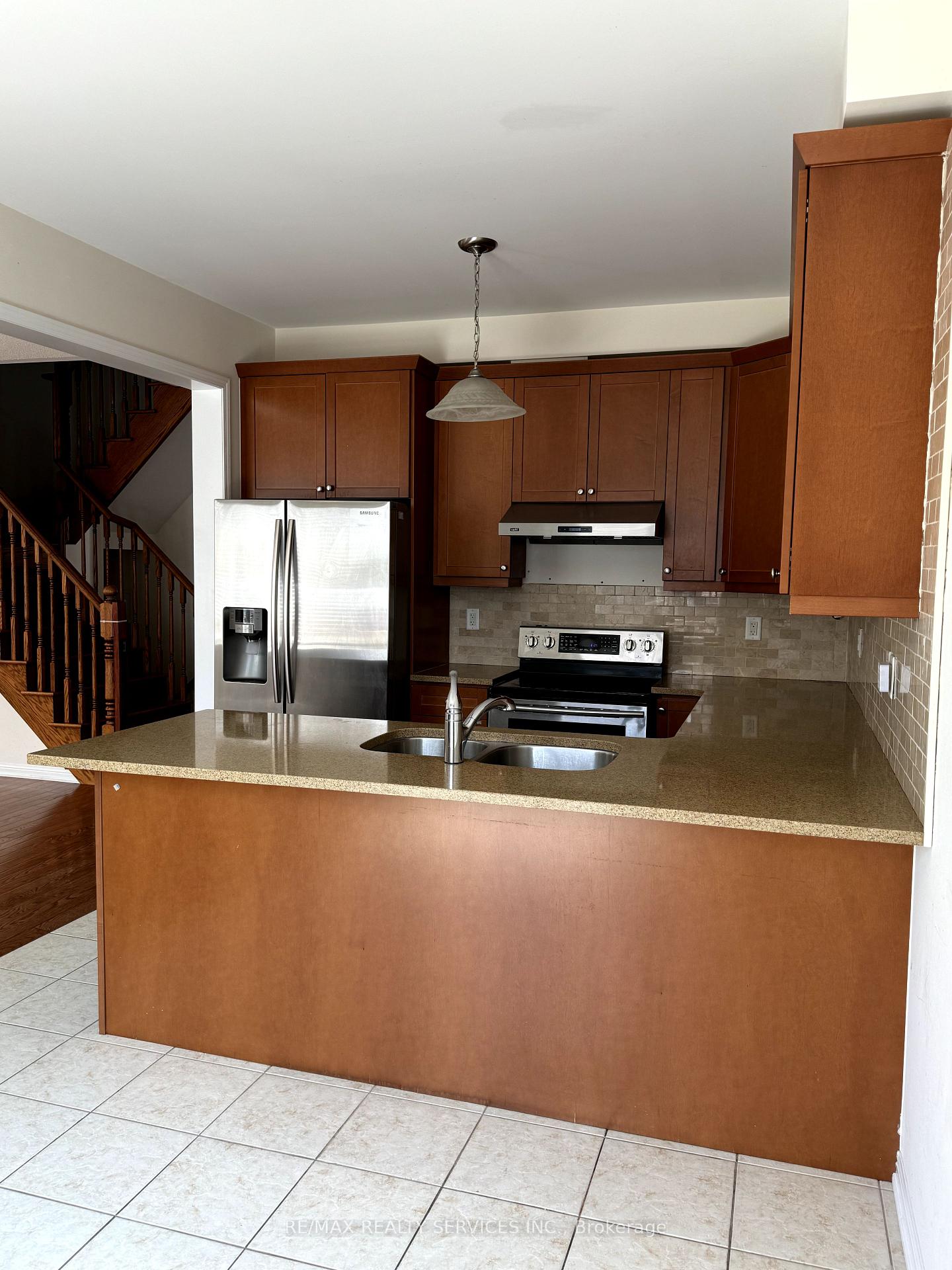 Photo 4 of 30 Arkwright Drive, Brampton, Northwest Brampton — HOMEH