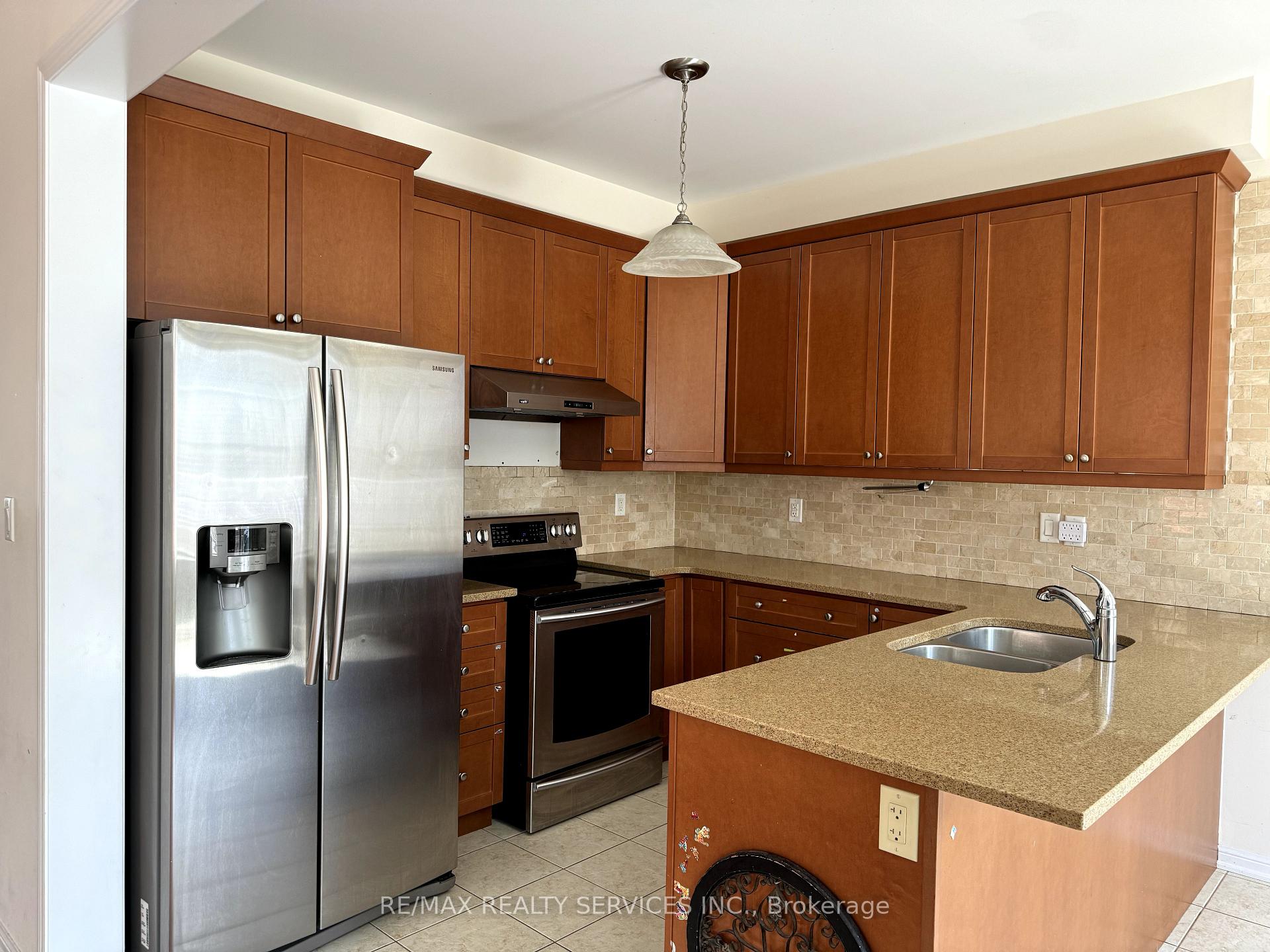 Photo 5 of 30 Arkwright Drive, Brampton, Northwest Brampton — HOMEH