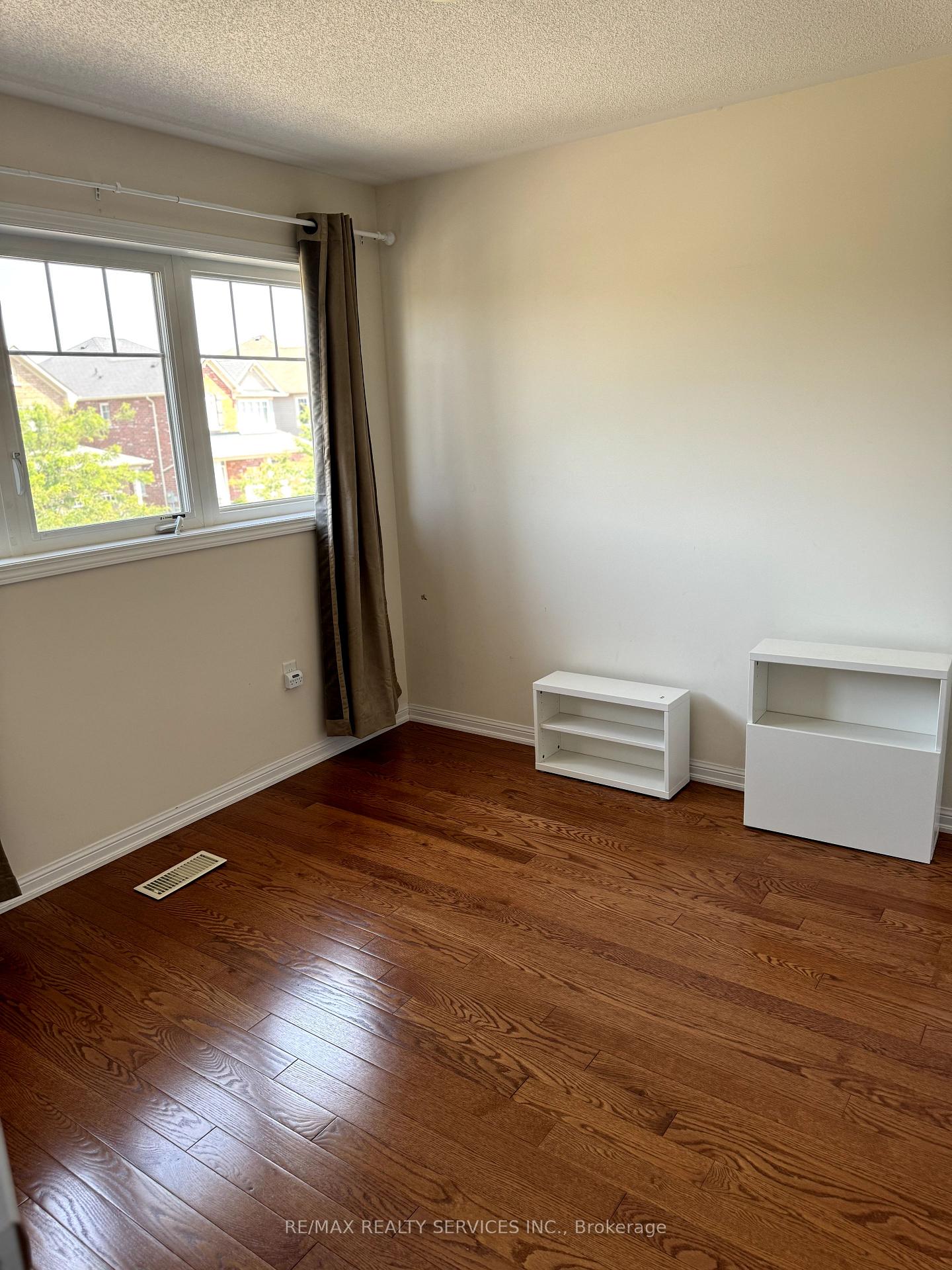 Photo 6 of 30 Arkwright Drive, Brampton, Northwest Brampton — HOMEH