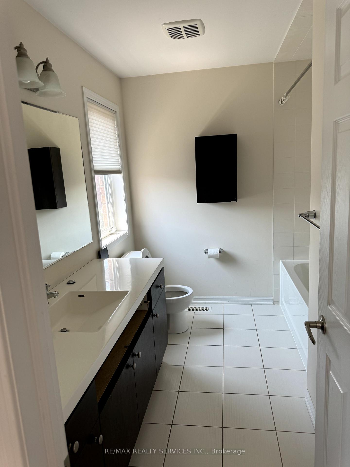 Photo 7 of 30 Arkwright Drive, Brampton, Northwest Brampton — HOMEH